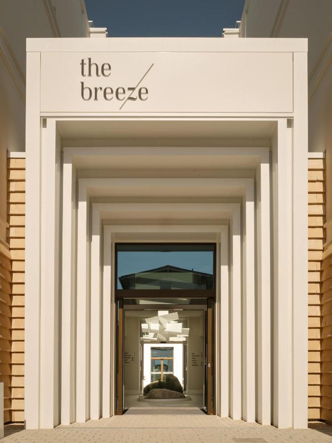 the breeze Aparthotel Heringsdorf  Buitenkant foto The entrance to the gallery